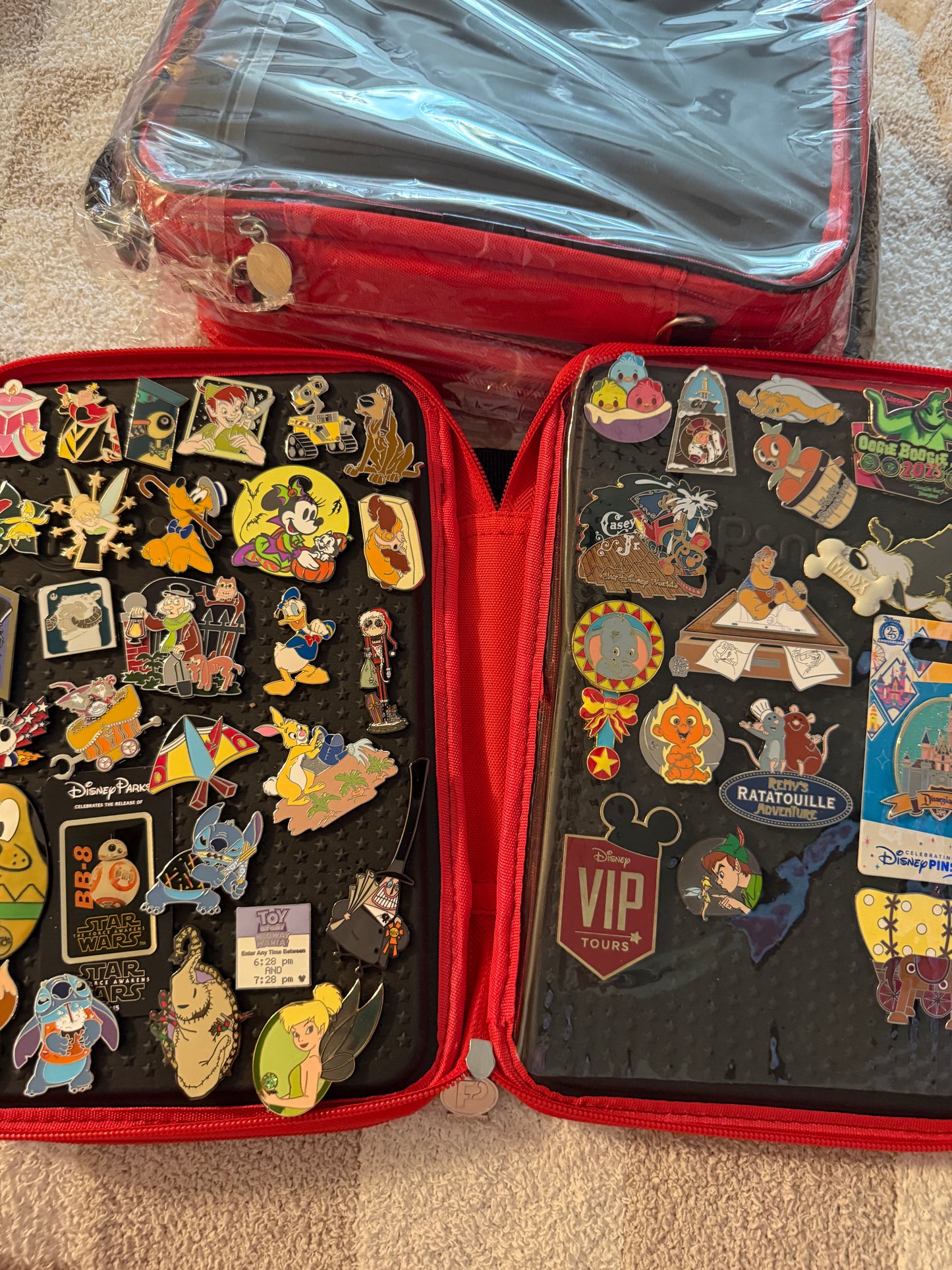 Red/Black Classic Show Pinfolio